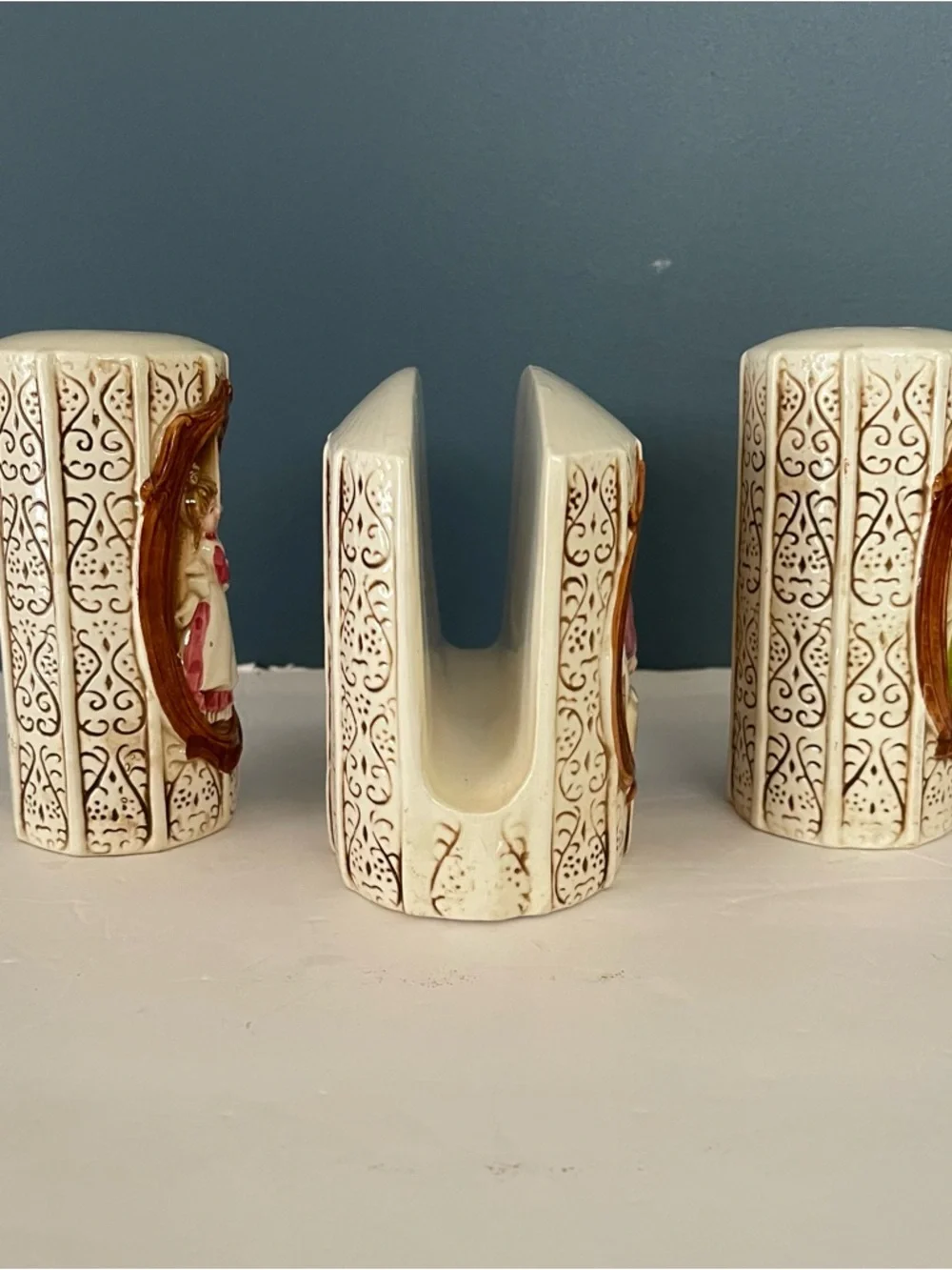 Vintage Sears Roebuck Pioneer Woman Salt Pepper Set and  Napkin Holder‎